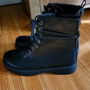 Womens 9.5 black booties